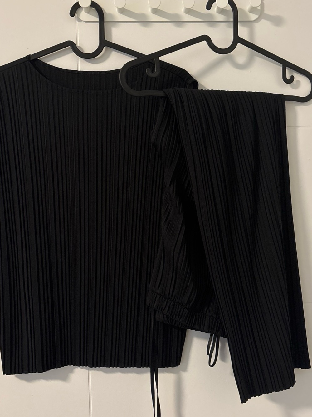 Uniqlo Black Pleated Set
